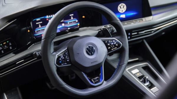 В России начали продавать «свежие» Volkswagen Golf 2023 года выпуска: известны цены