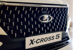 Новый кроссовер Lada X-Cross 5 показали дилерам