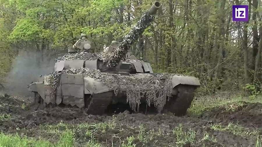 Экипаж танка Т-72Б3 взорвал боекомплект минометной батареи ВСУ<br />
