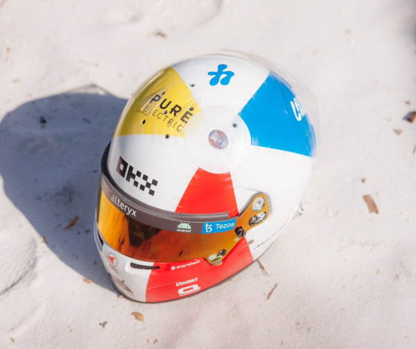 Ландо Норрис показал шлем для Гран При Майами. И это пляжный мяч